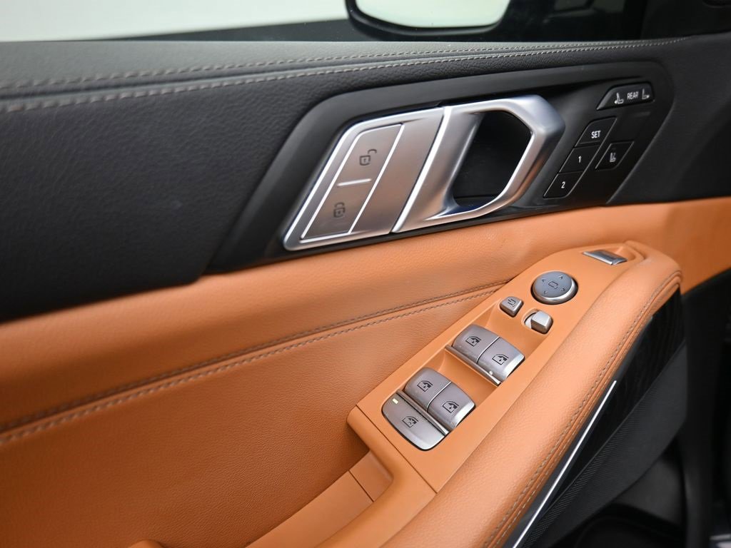 Used 2022 BMW X7 xDrive40i w/ Cold Weather Package image 9