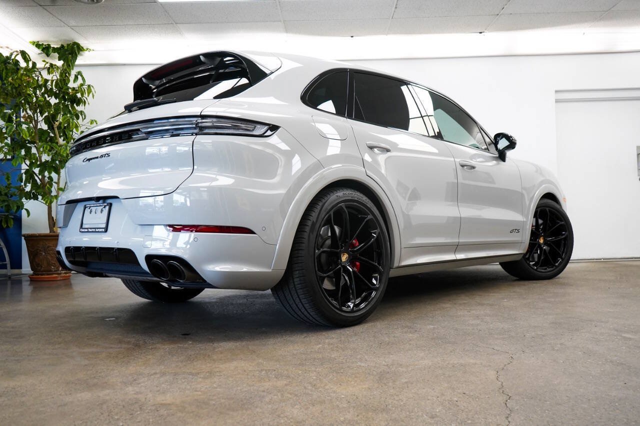 Used 2025 Porsche Cayenne GTS AWD/4WD image 38