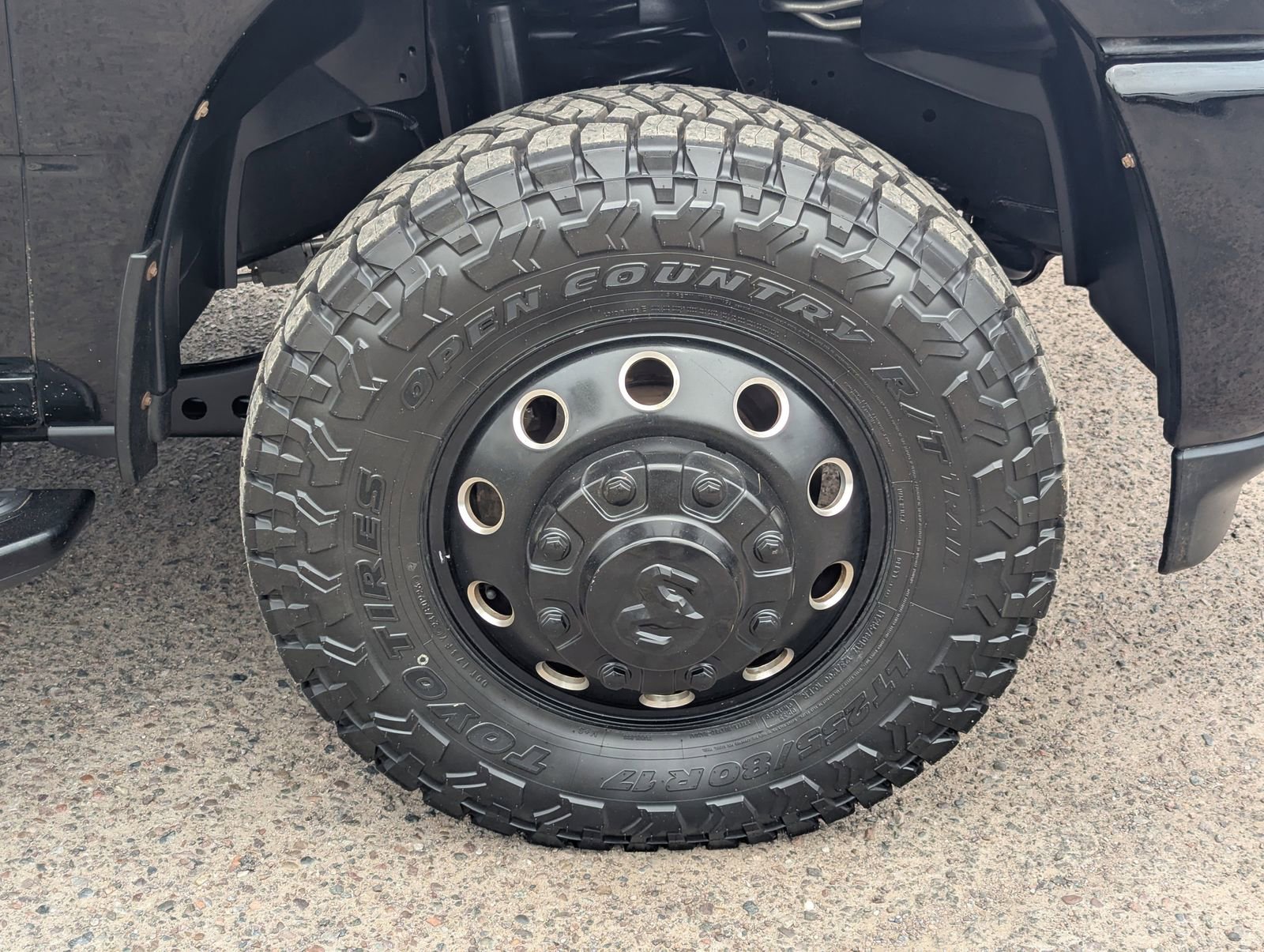 Used 2024 RAM 3500 Laramie w/ Night Edition AWD/4WD image 9