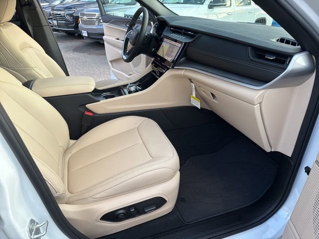 New 2026 Jeep Grand Cherokee Limited w/ Luxury Tech Group II AWD/4WD image 29