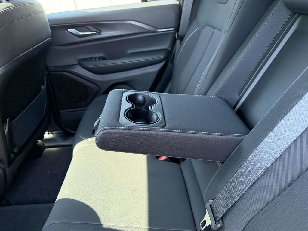 Used 2025 Jeep Grand Cherokee Laredo X w/ Luxury Tech Group I AWD/4WD image 21