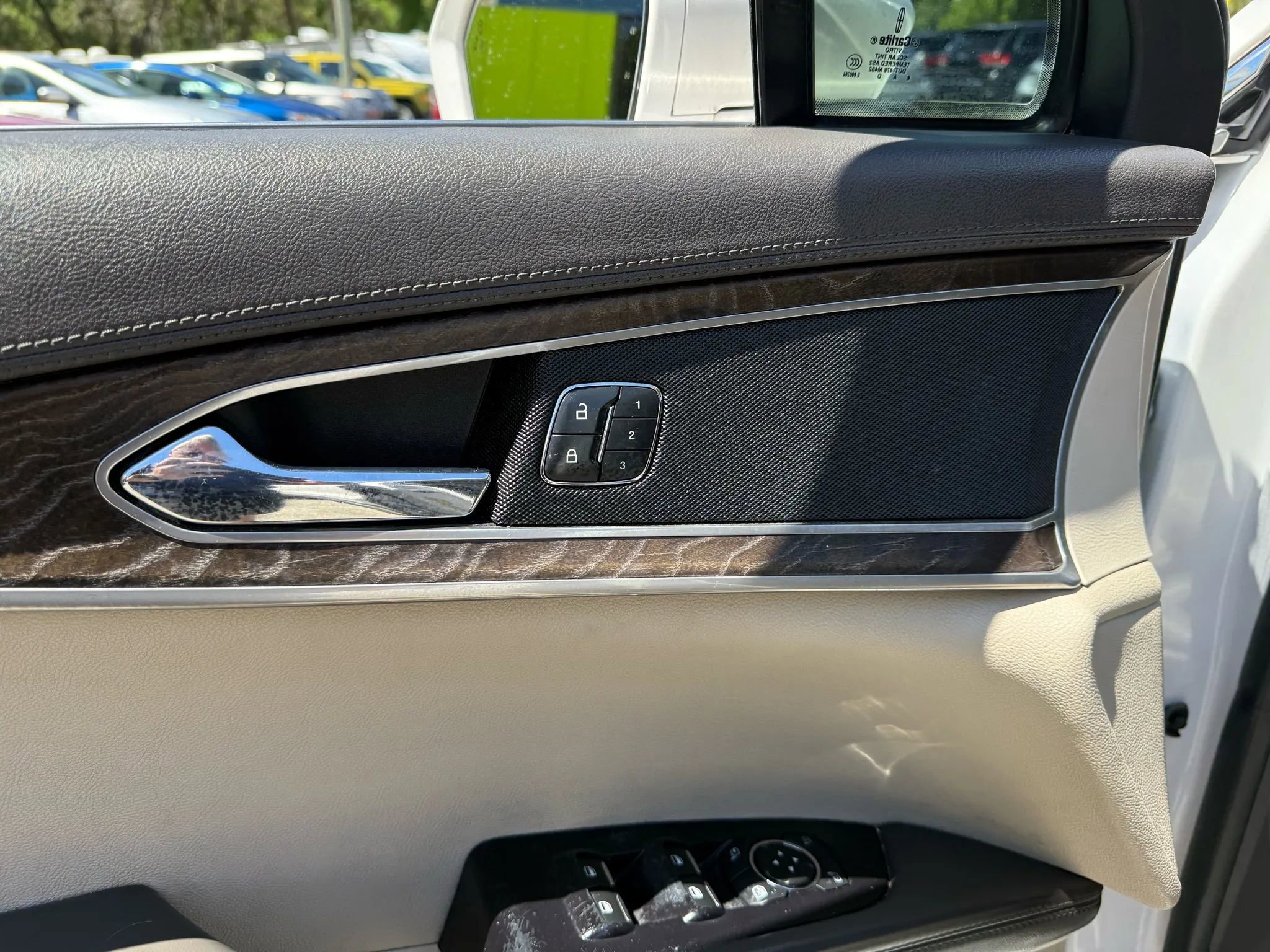 Used 2017 Lincoln MKX Reserve w/ Enhanced Security Package image 16