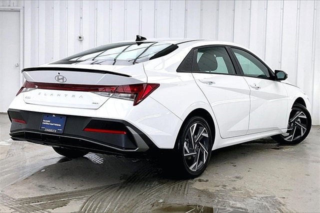 Used 2025 Hyundai Elantra SEL image 12
