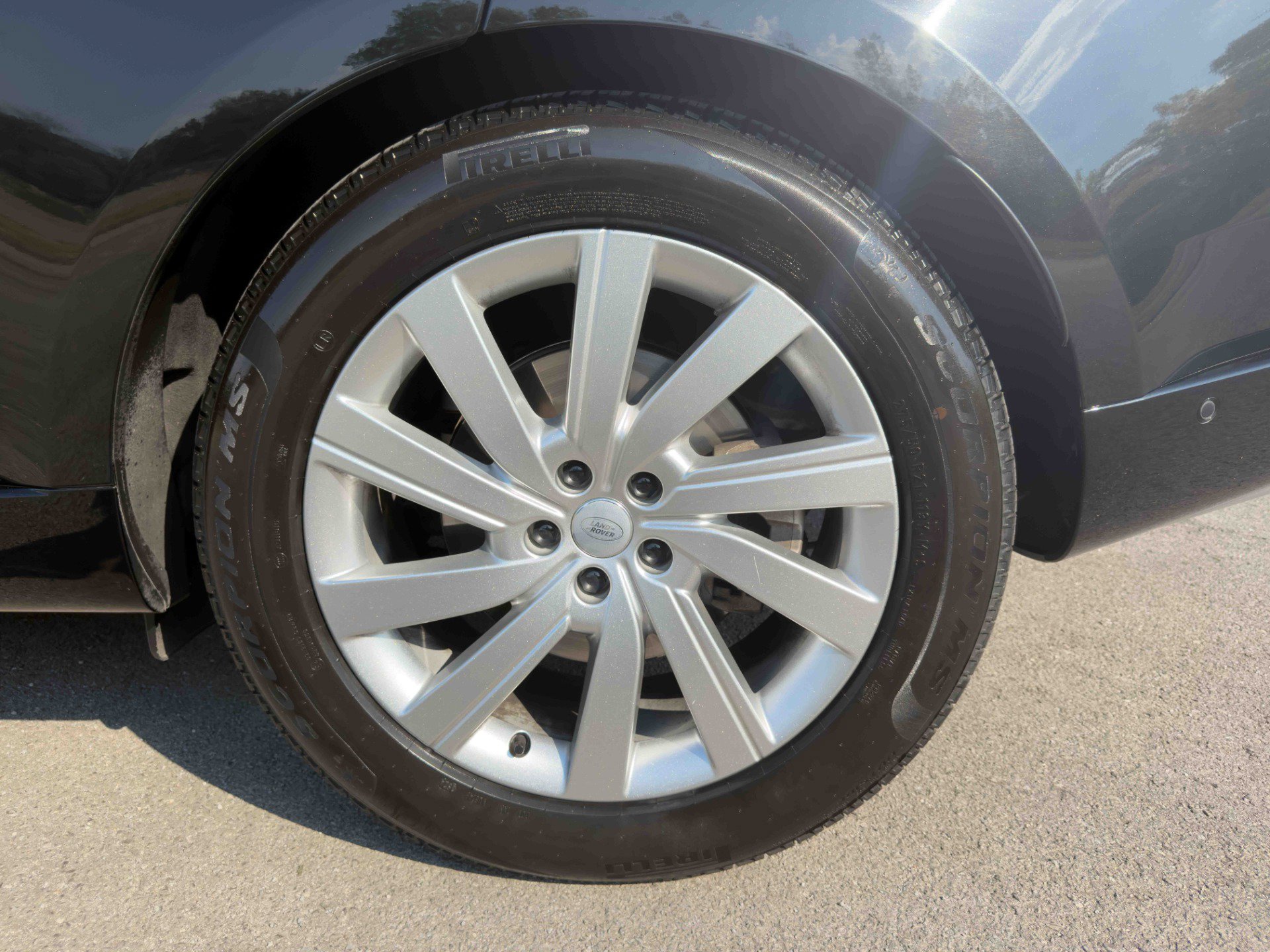 Used 2025 Land Rover Range Rover SE AWD/4WD image 14