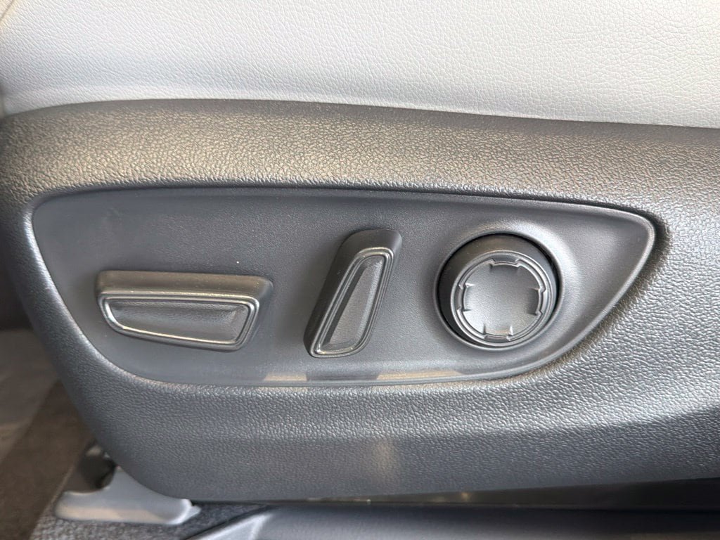New 2026 Toyota Sienna XLE AWD/4WD image 18