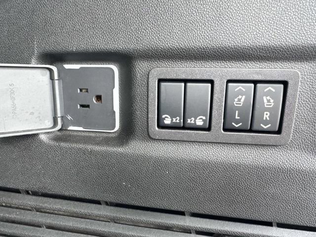 Used 2024 GMC Yukon XL Denali w/ Denali Reserve Package image 14