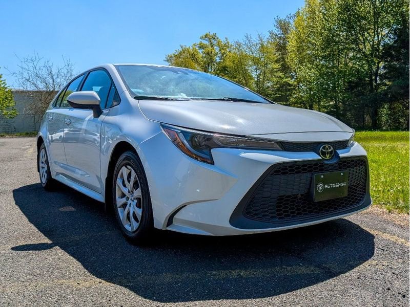 Used 2022 Toyota Corolla LE FWD image 3