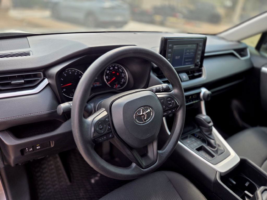 Used 2022 Toyota RAV4 LE FWD image 15