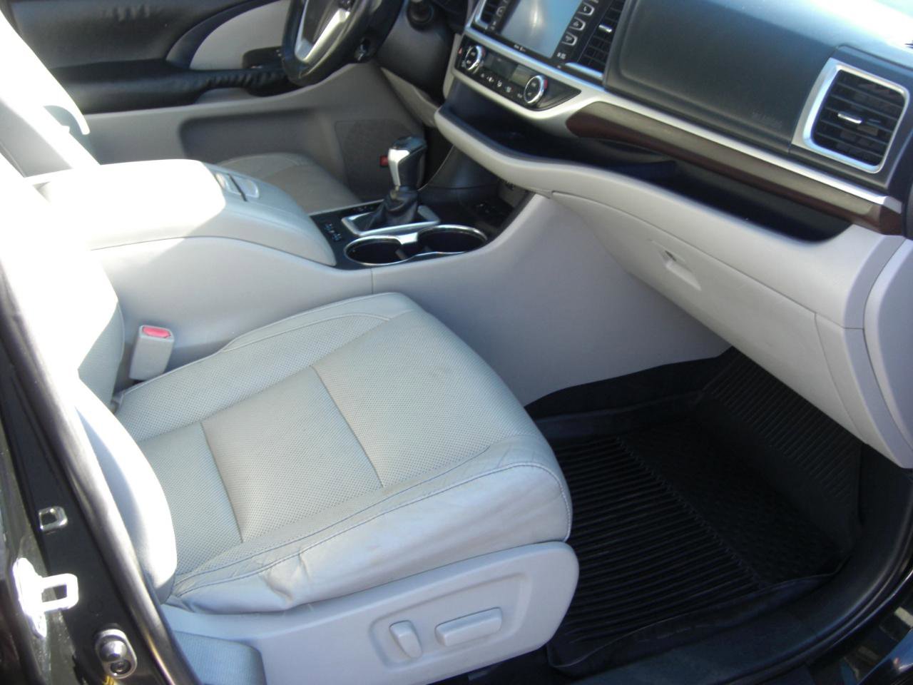Used 2014 Toyota Highlander Limited FWD image 21