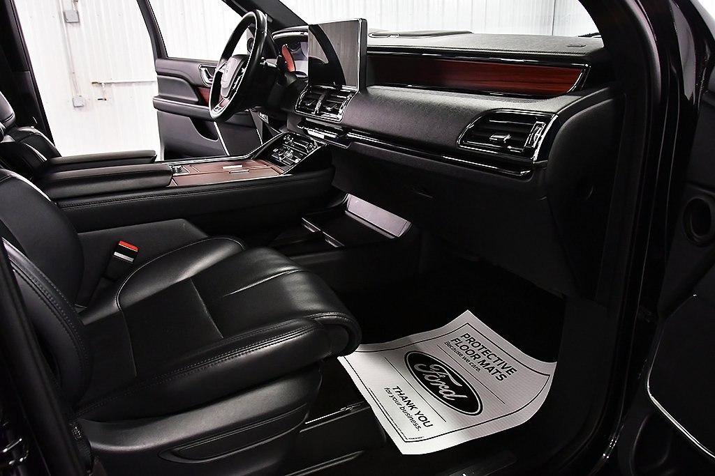 Used 2024 Lincoln Navigator Premiere image 28