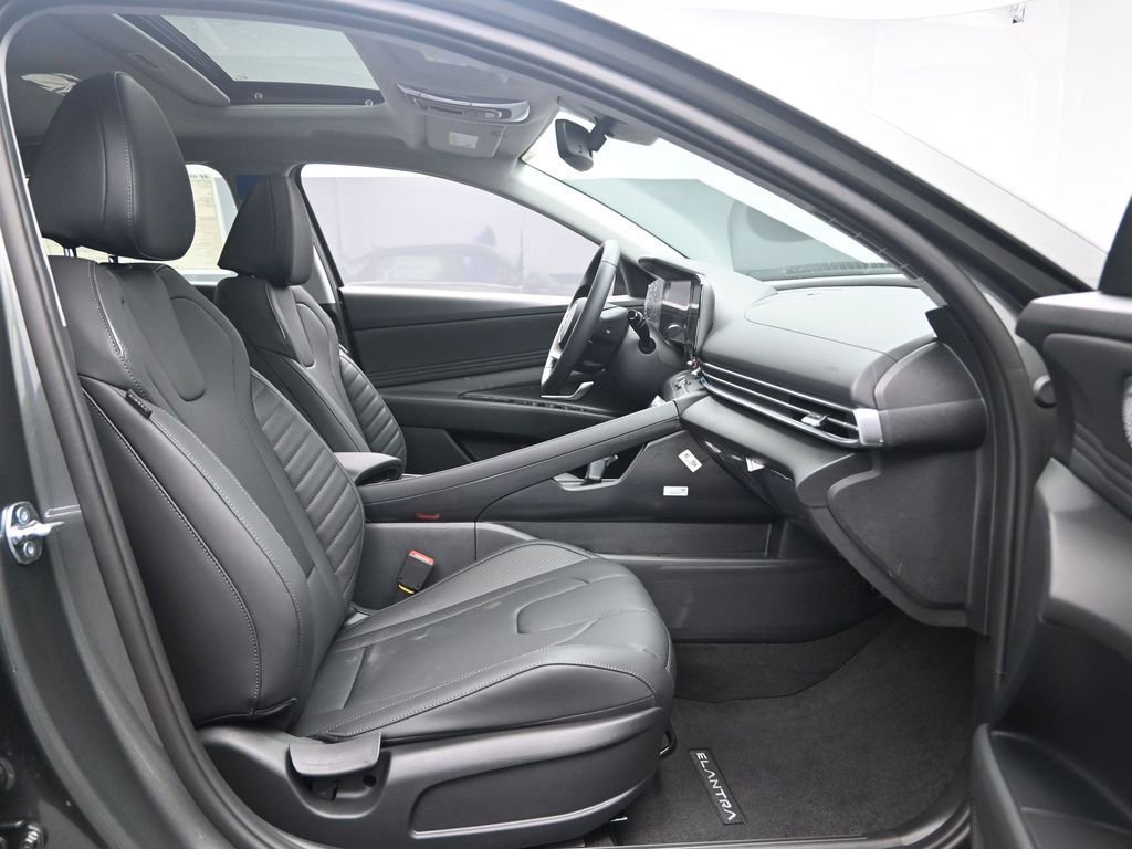 New 2026 Hyundai Elantra Limited image 32
