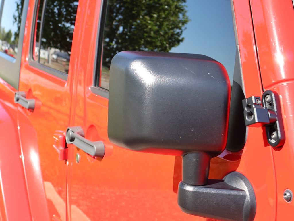 Used 2017 Jeep Wrangler Unlimited Sahara w/ Connectivity Group AWD/4WD image 7