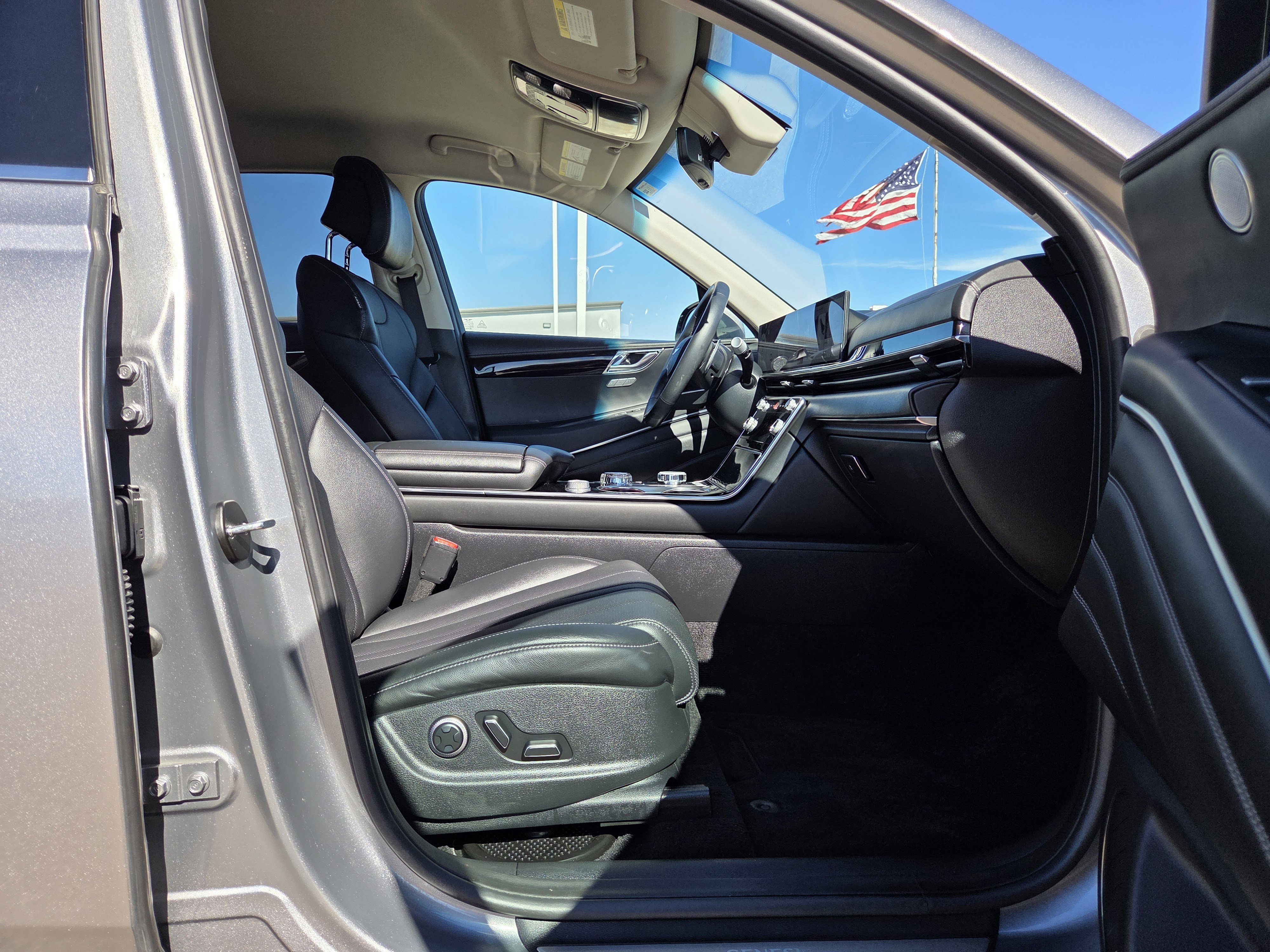 Used 2025 Genesis GV80 2.5T Standard image 18