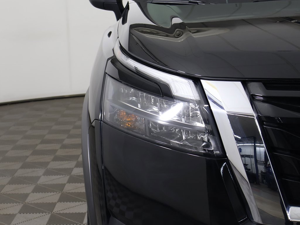 Used 2024 Nissan Pathfinder S image 12