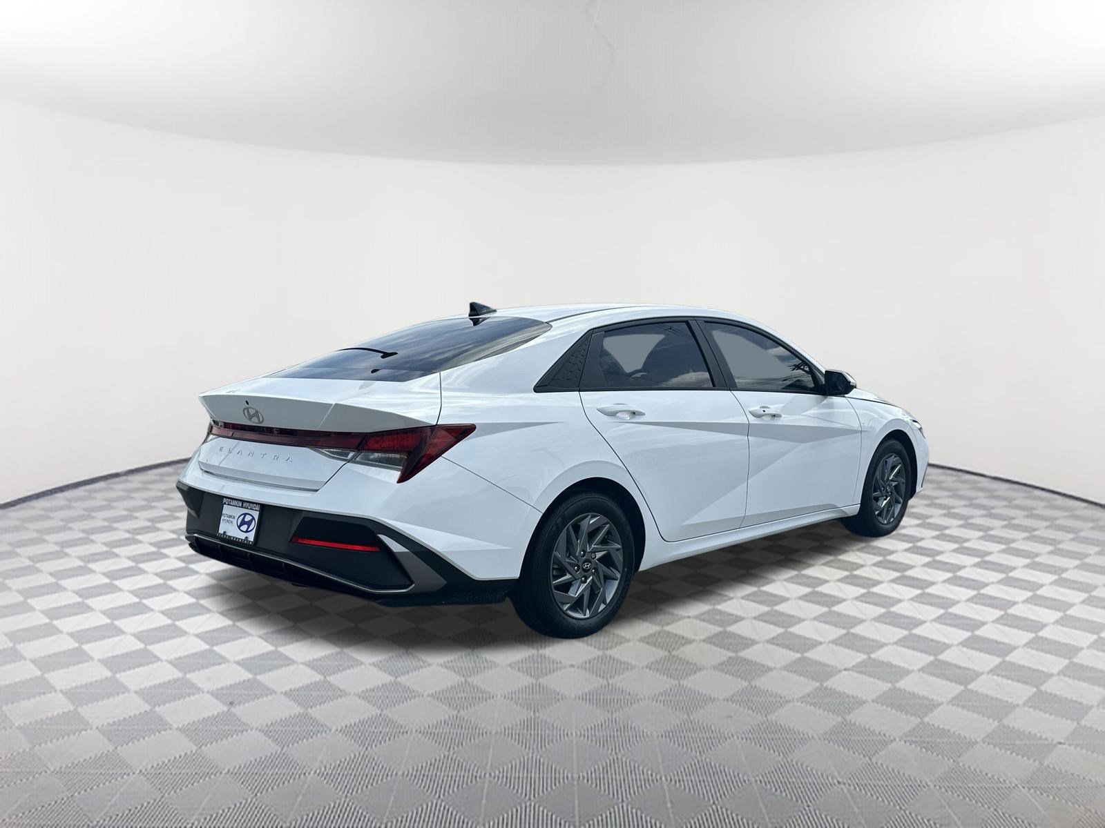 Used 2024 Hyundai Elantra SEL FWD image 7