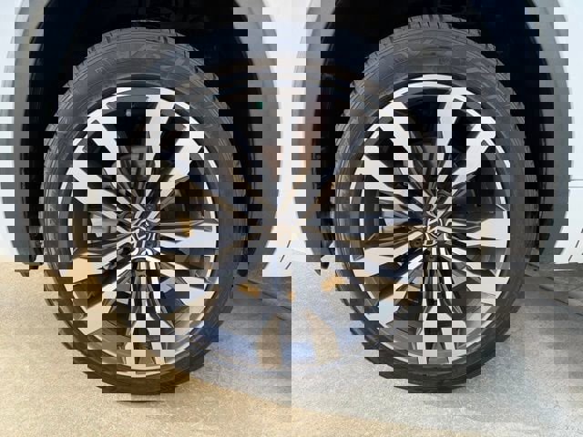 Used 2021 Volkswagen Atlas SEL R-Line image 9