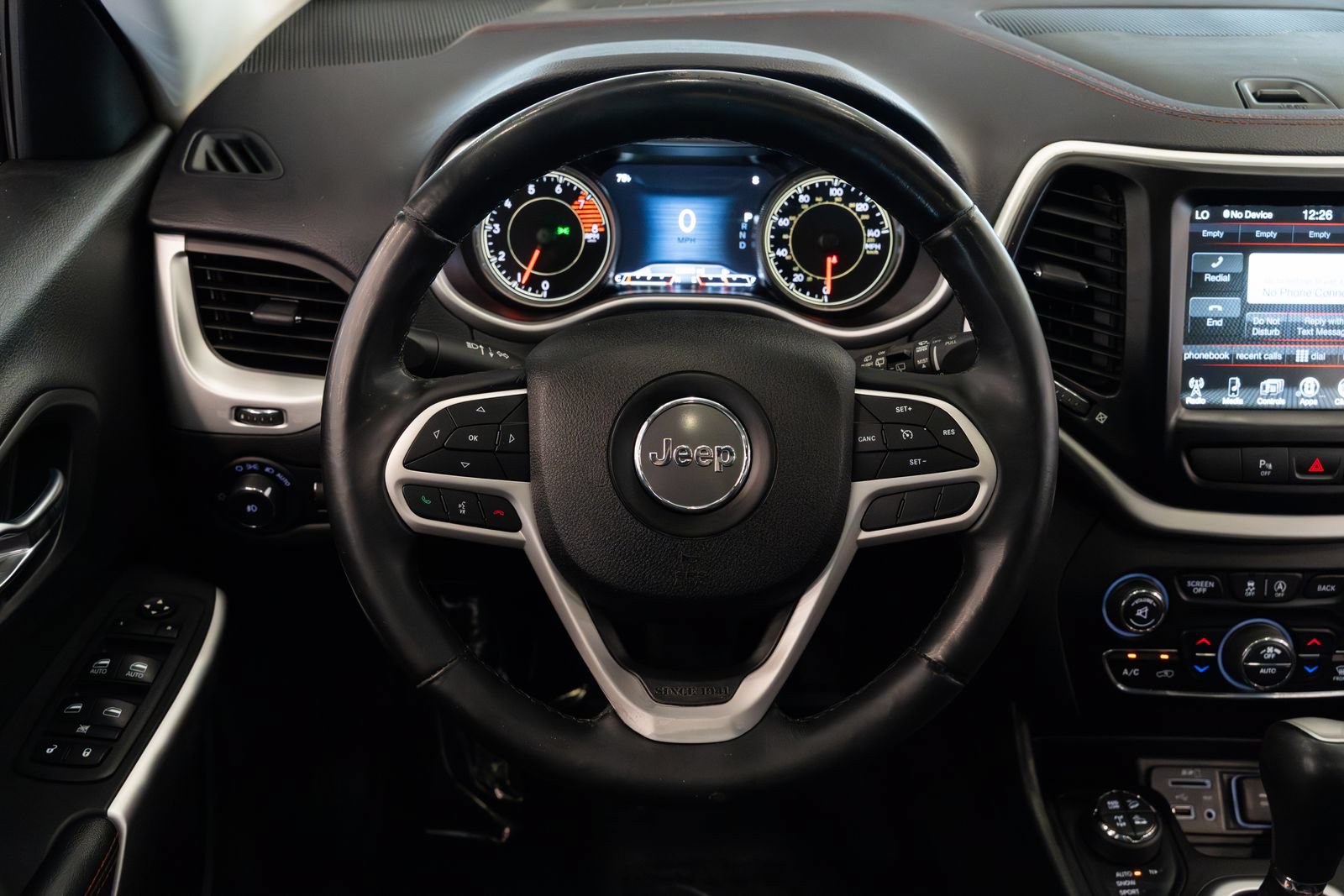 Used 2018 Jeep Cherokee Trailhawk w/ Comfort/Convenience Group AWD/4WD image 12
