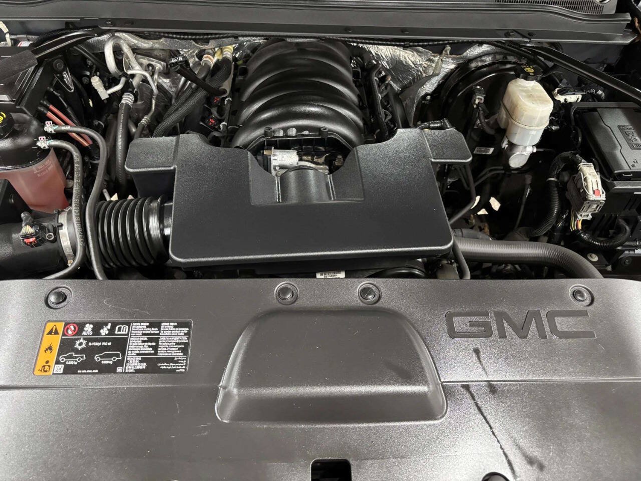 Used 2018 GMC Yukon SLT w/ Open Road Package AWD/4WD image 13