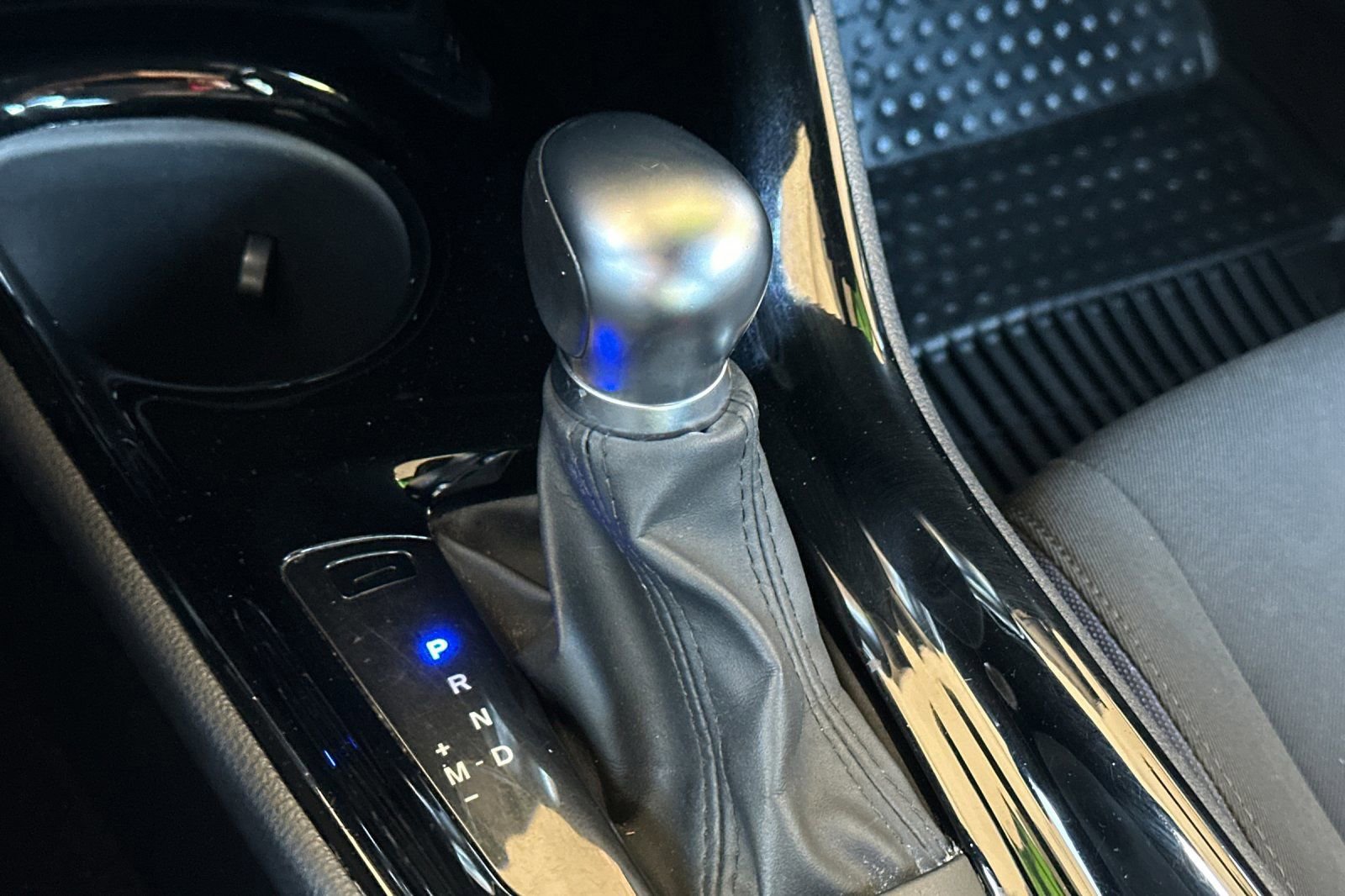 Used 2022 Toyota C-HR XLE FWD image 21