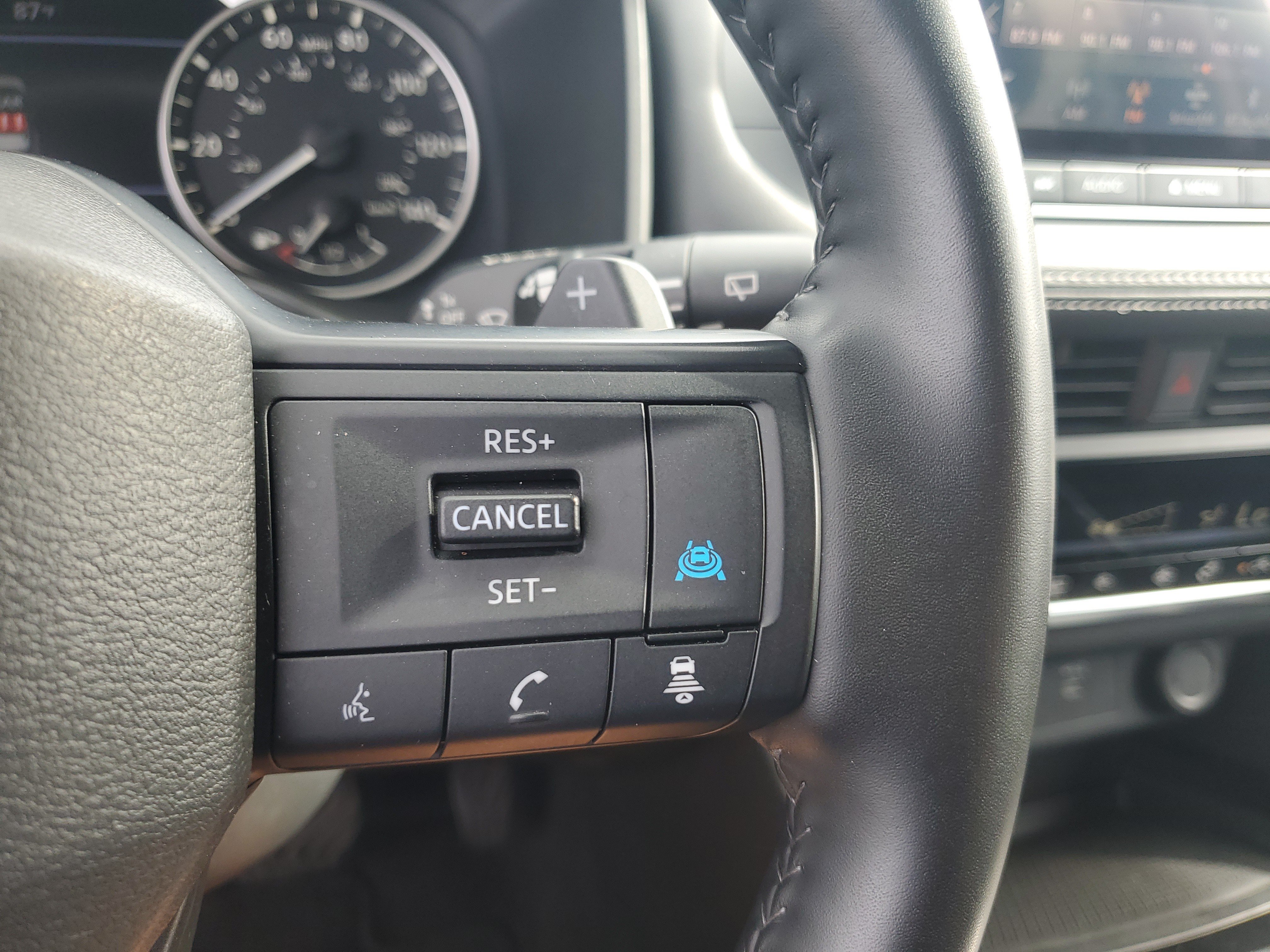 Used 2025 Nissan Rogue SV AWD/4WD image 17