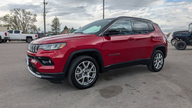 Used 2025 Jeep Compass Limited AWD/4WD image 3