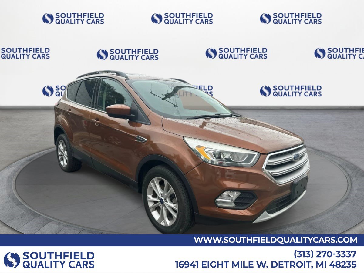 Used 2017 Ford Escape SE w/ Equipment Group 201A AWD/4WD image 1
