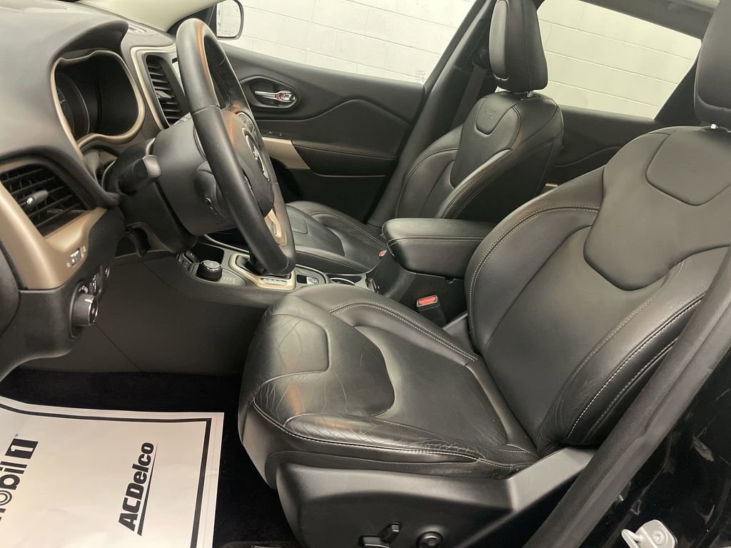 Used 2018 Jeep Cherokee Limited AWD/4WD image 13