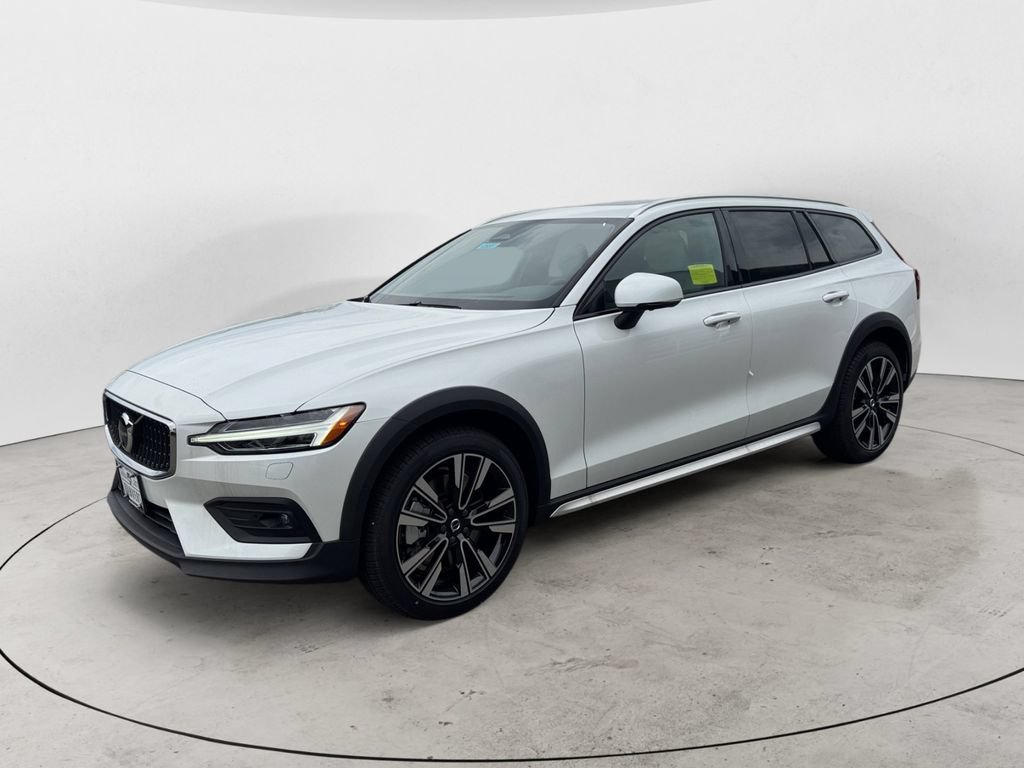 New 2026 Volvo V60 B5 Cross Country Ultra w/ Climate Package AWD/4WD image 2