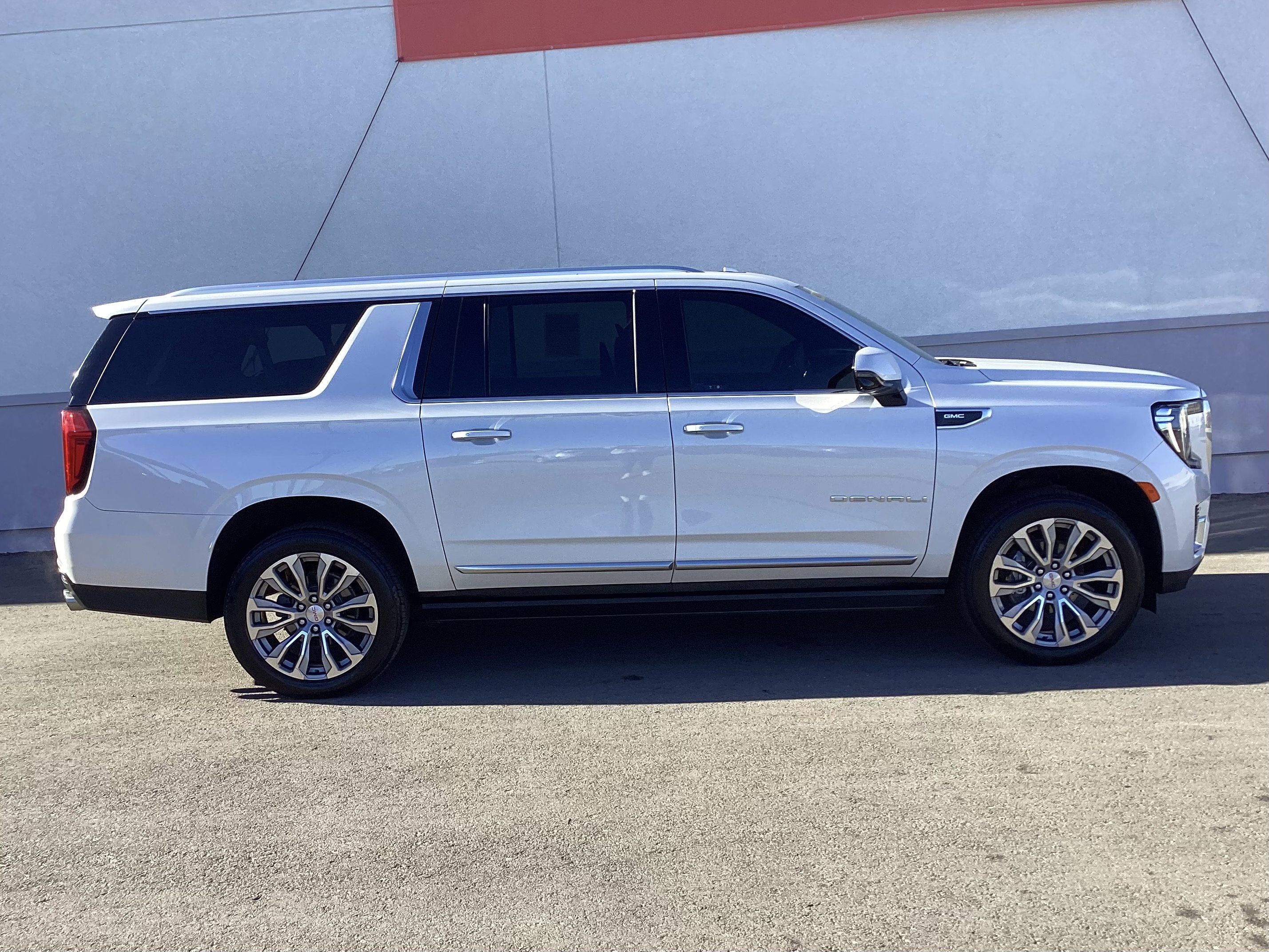 Used 2021 GMC Yukon XL Denali w/ Denali Premium Package