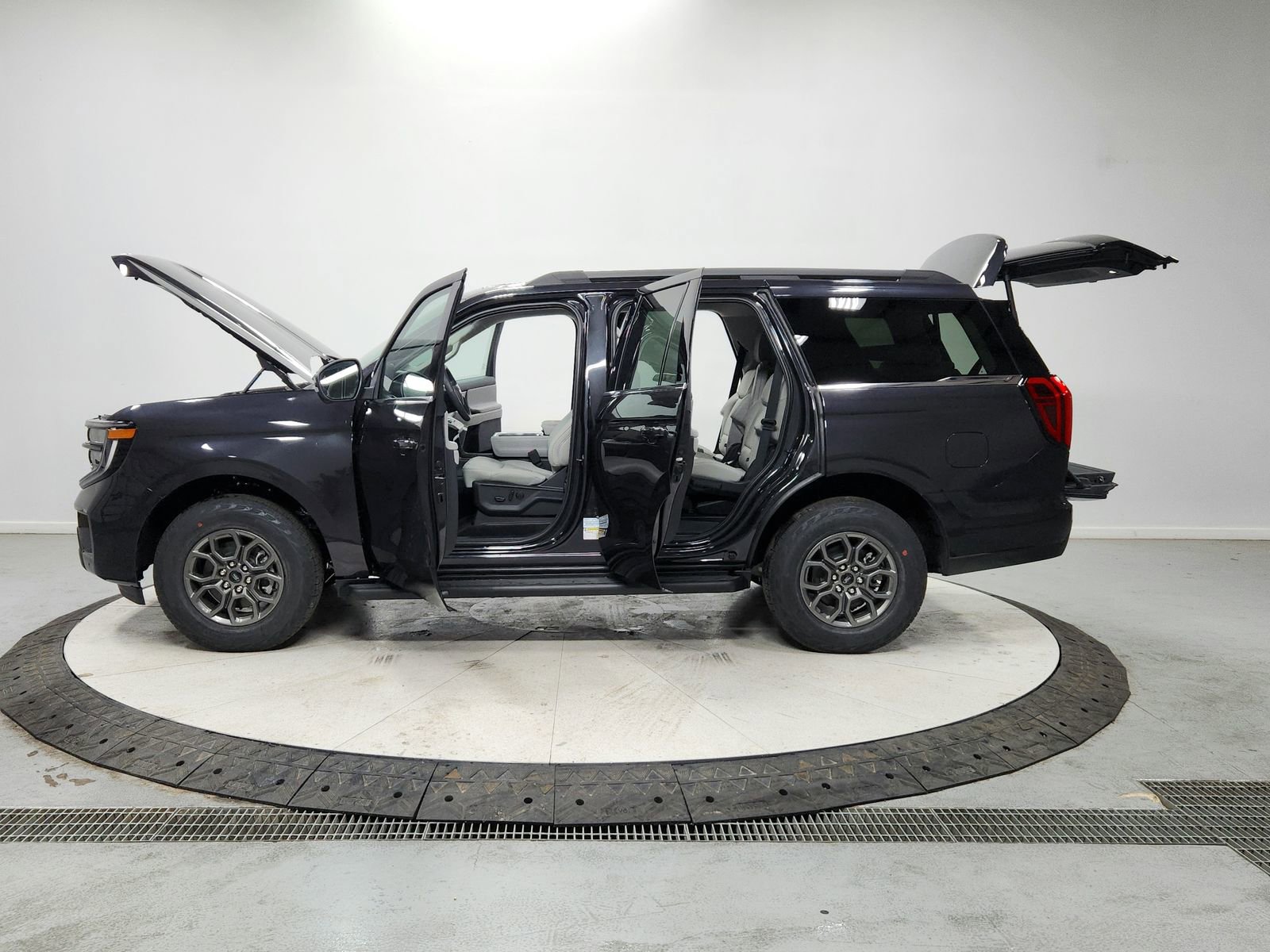 New 2026 Ford Expedition Active image 12