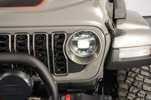 Used 2021 Jeep Gladiator Rubicon AWD/4WD image 9