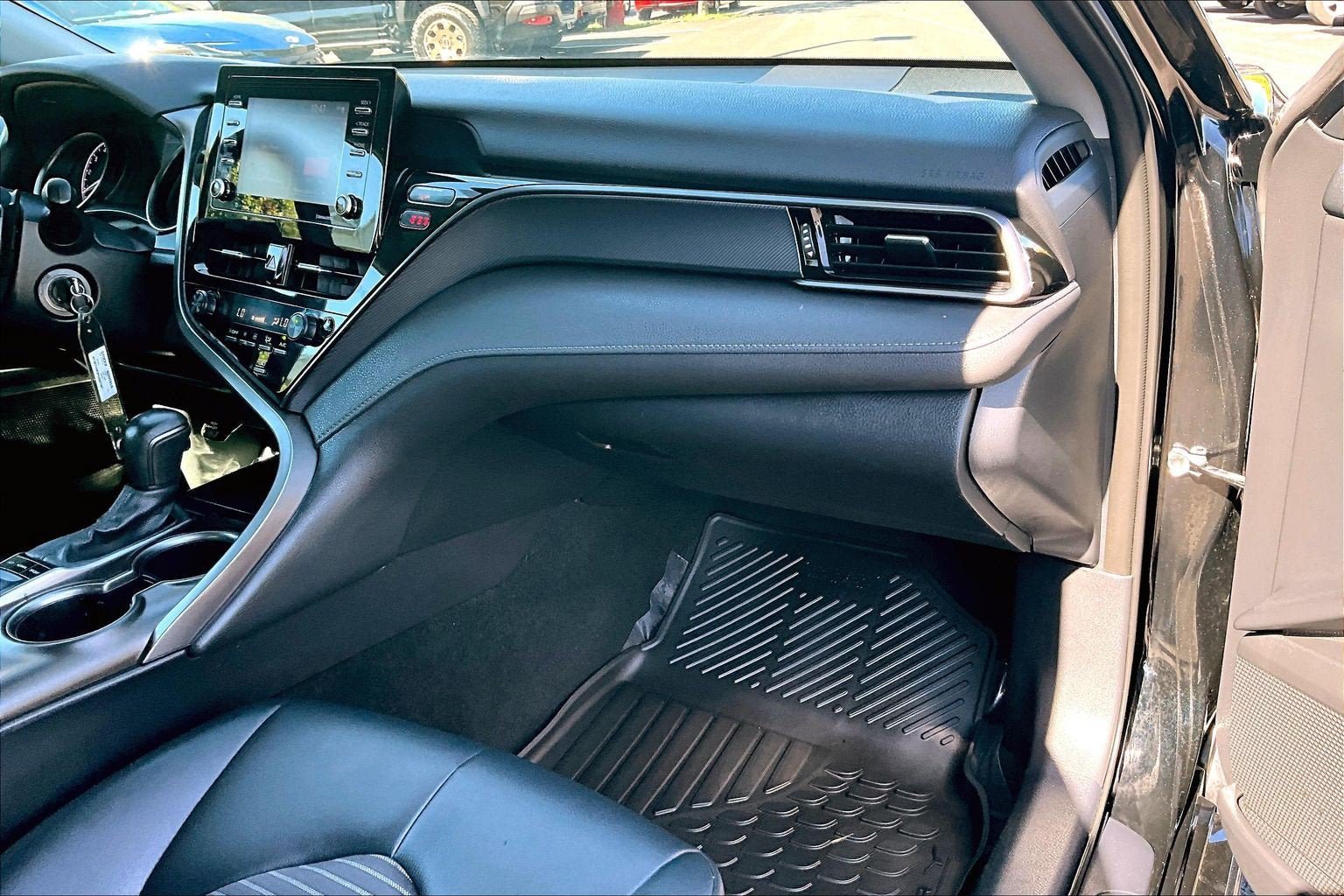 Used 2023 Toyota Camry SE FWD image 15