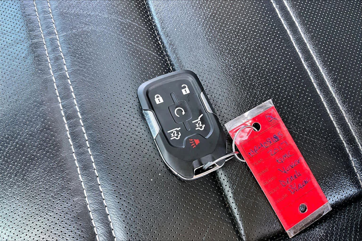 Used 2017 GMC Yukon Denali AWD/4WD image 14