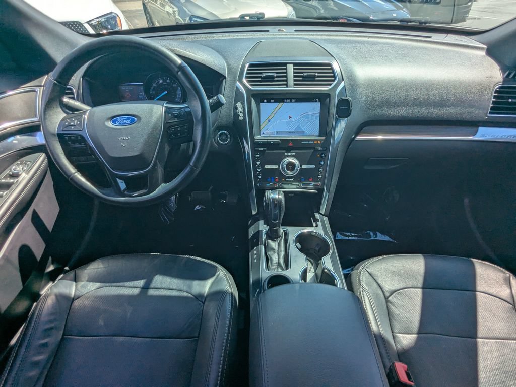 Used 2019 Ford Explorer Limited w/ Class III Trailer Tow Package FWD image 2