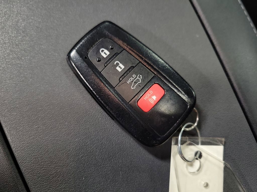 Used 2021 Toyota Highlander XLE image 16