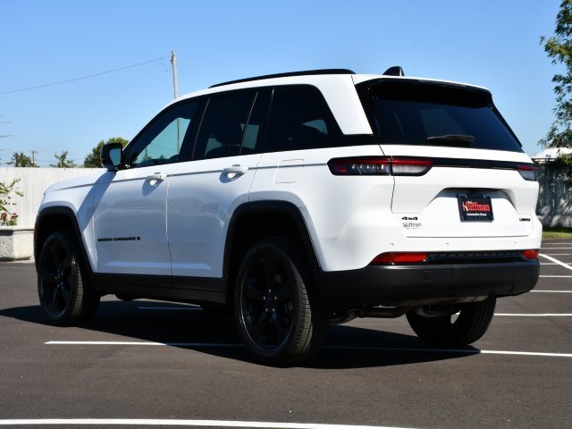 Used 2025 Jeep Grand Cherokee Limited w/ Black Appearance Package image 4