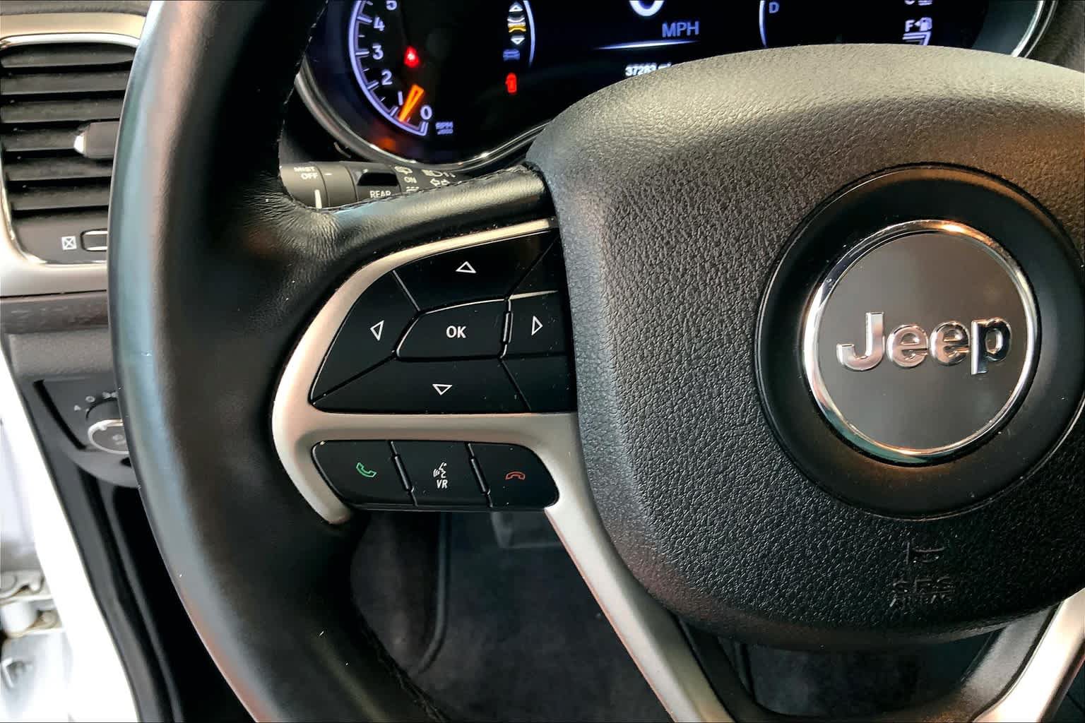 Used 2018 Jeep Grand Cherokee Altitude RWD image 23