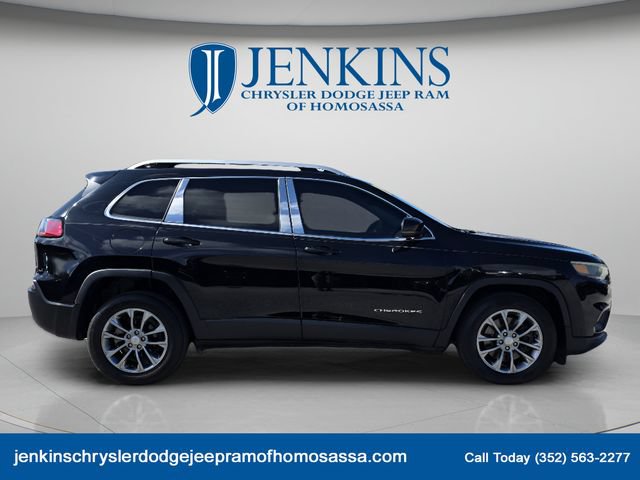 Used 2019 Jeep Cherokee Latitude Plus w/ Comfort/Convenience Group FWD image 2