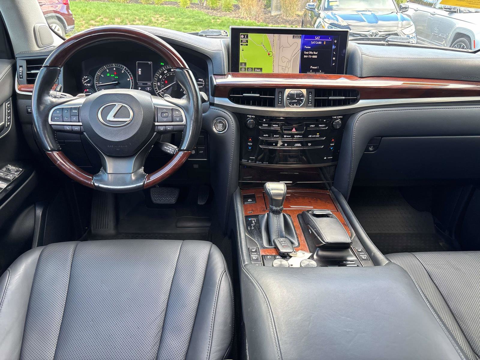 Used 2021 Lexus LX 570 4WD w/ Luxury Package image 14