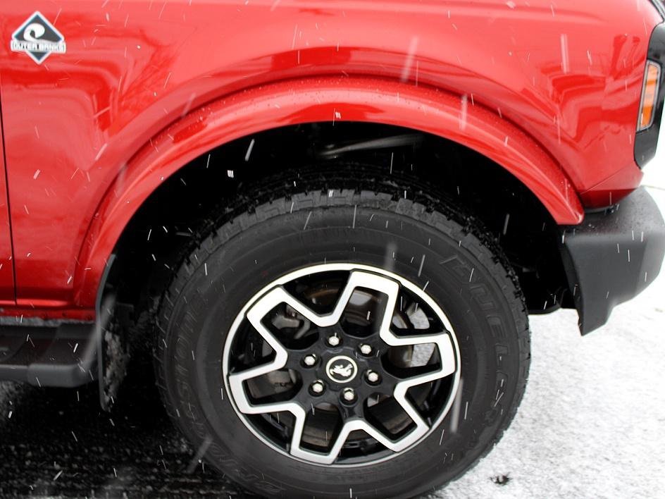 Used 2024 Ford Bronco Outer Banks image 9