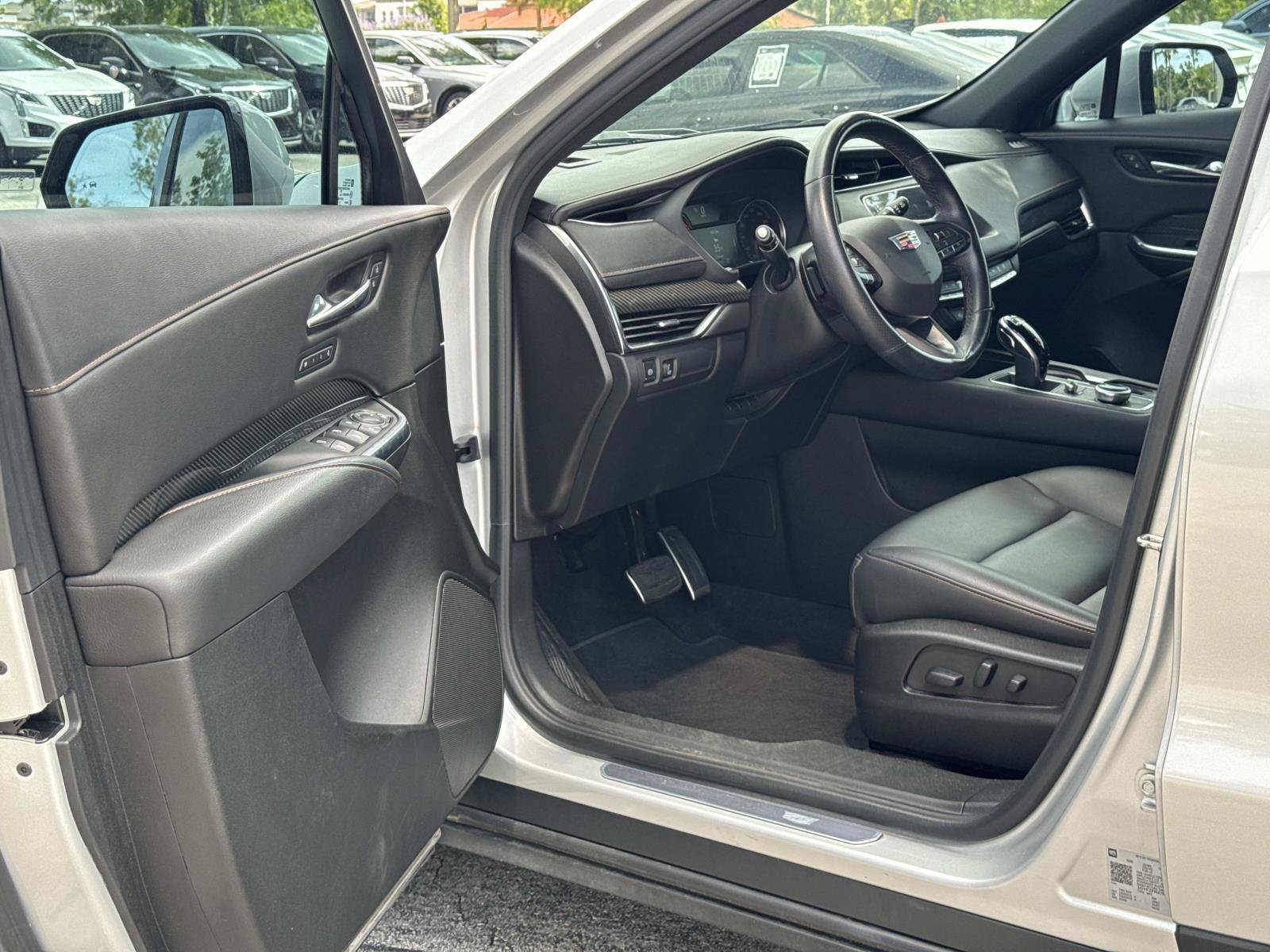 Used 2022 Cadillac XT4 Sport w/ Enhanced Visibility Package AWD/4WD image 13