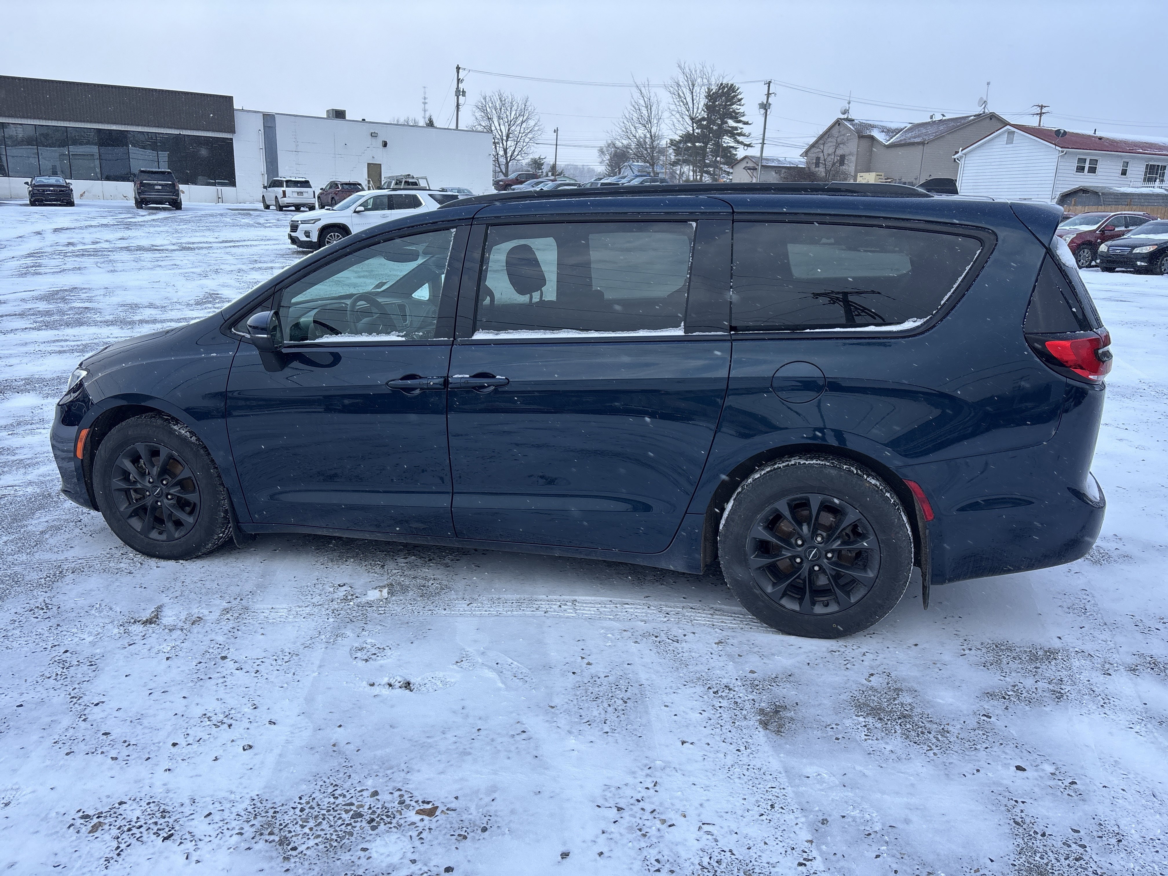 Used 2023 Chrysler Pacifica Touring w/ S Appearance Package image 6