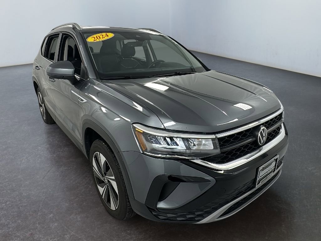 Used 2024 Volkswagen Taos SE w/ Panoramic Sunroof Package