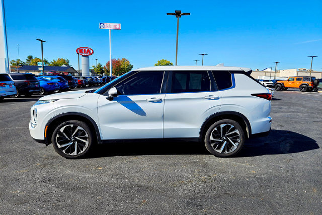 Used 2022 Mitsubishi Outlander ES AWD/4WD image 5