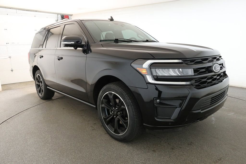 Used 2023 Ford Expedition Limited image 3