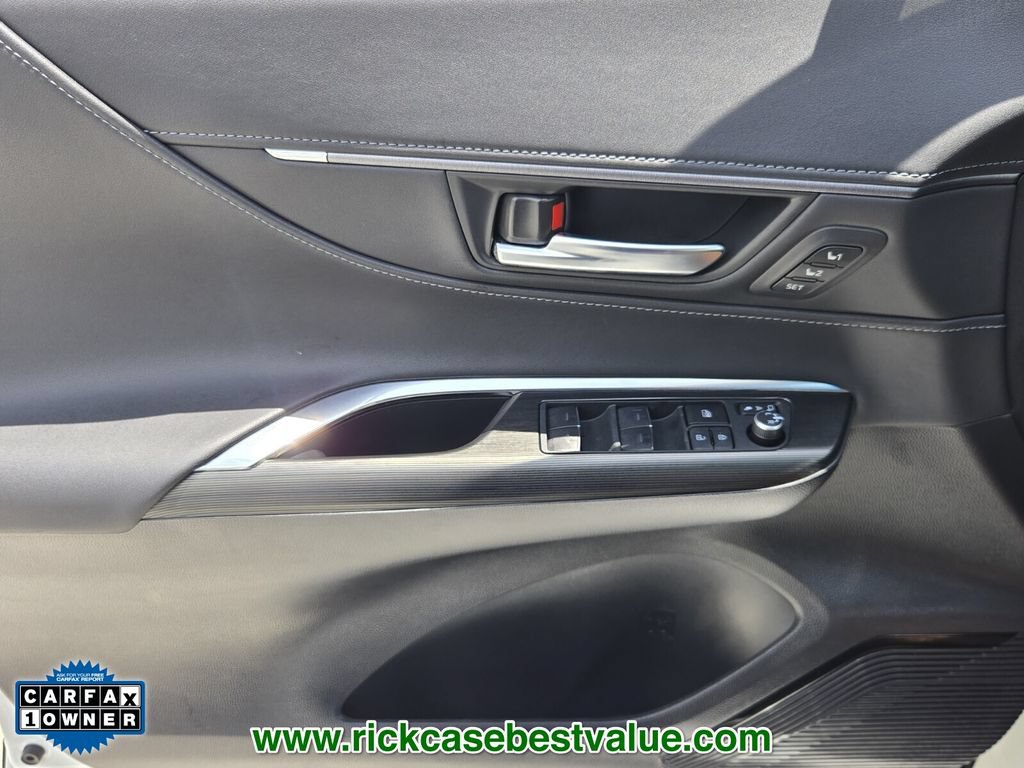 Used 2024 Toyota Venza Limited AWD/4WD image 32