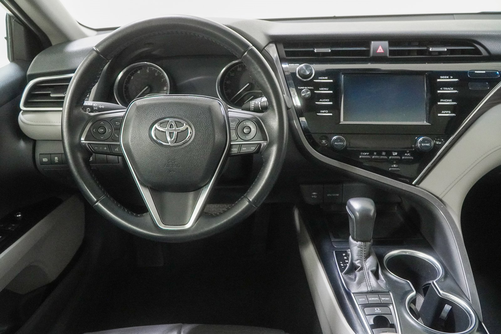 Used 2018 Toyota Camry XLE image 22