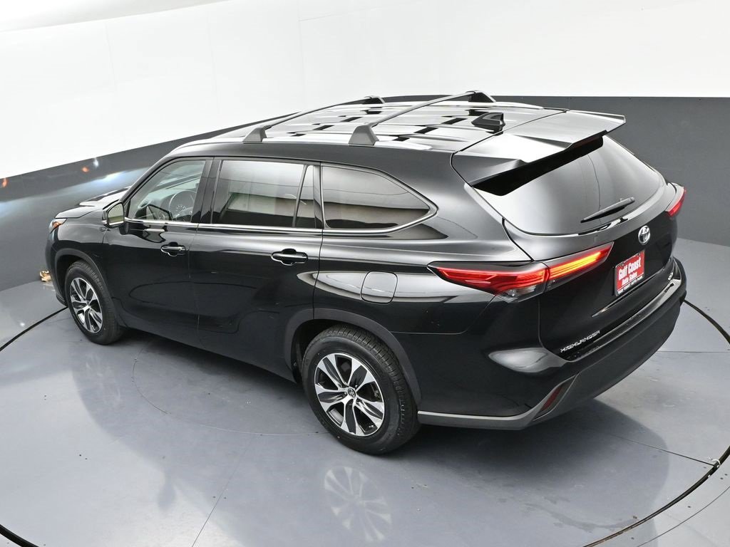 Certified 2021 Toyota Highlander XLE image 42