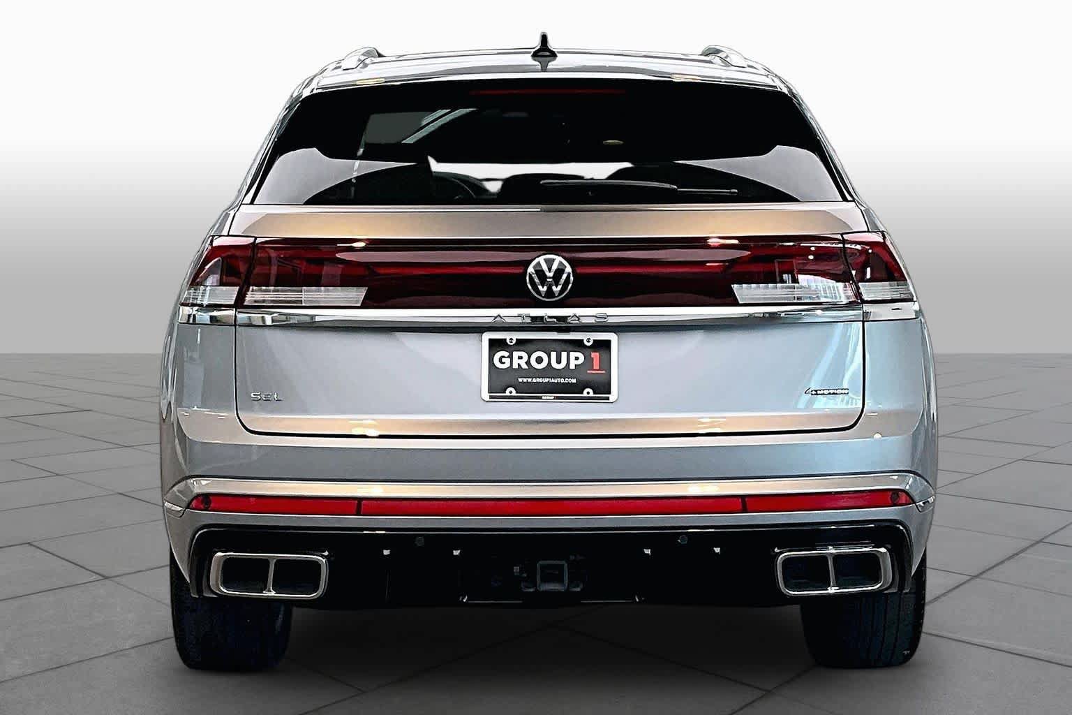 Used 2024 Volkswagen Atlas Cross Sport SEL R-Line AWD/4WD image 5