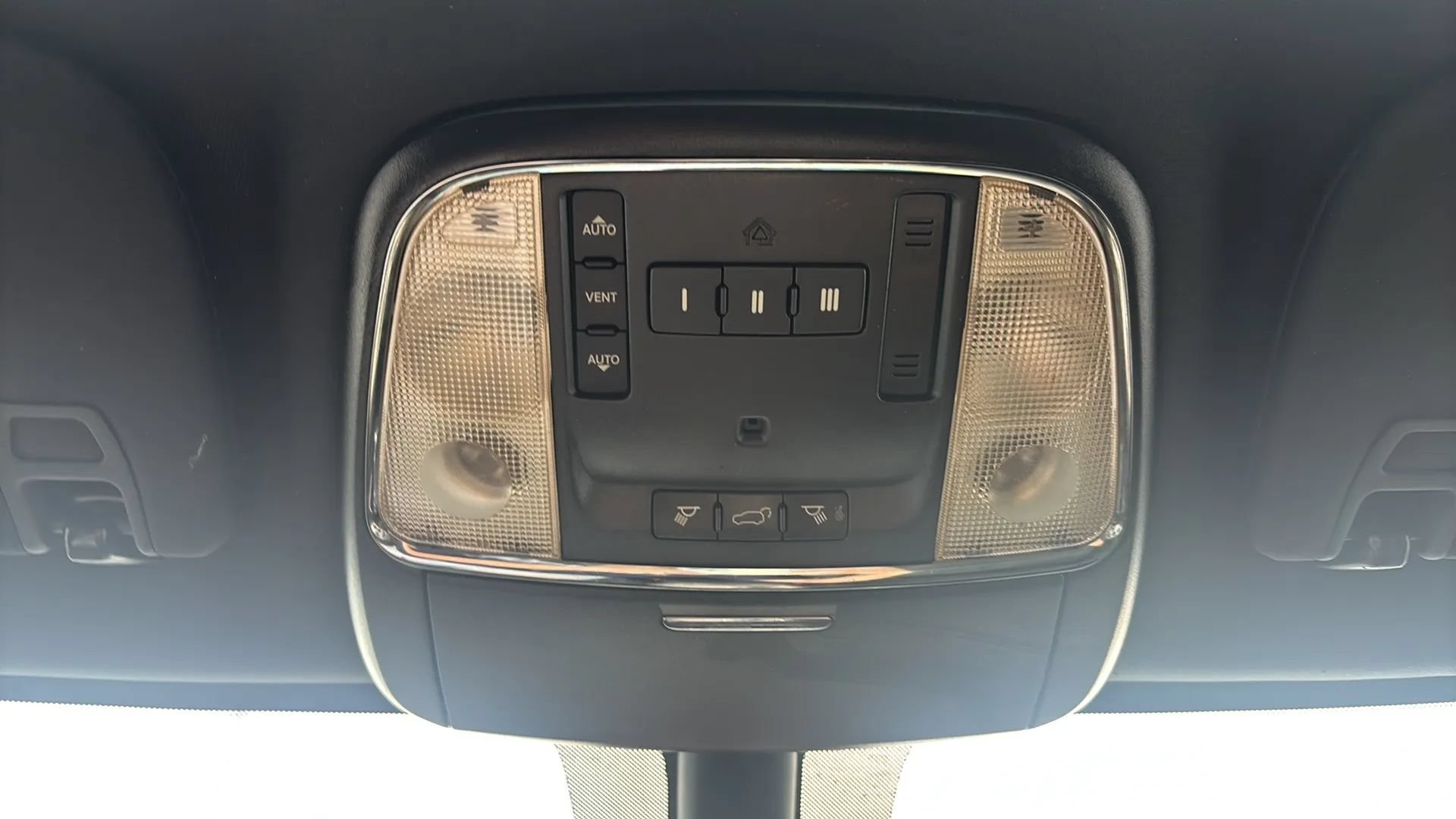 Used 2014 Jeep Grand Cherokee Limited AWD/4WD image 27